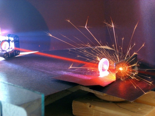 Ứng dụng của công nghệ Lazer trong đời sống hiện nay.